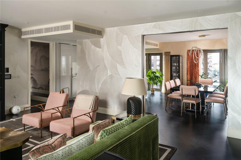 3 bedroom apartment for sale in Capital Building, Embassy Gardens, 8 Union Square, London, SW11